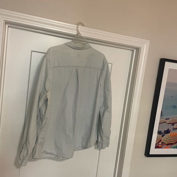 Old Navy Women’s light wash chambray button down - Picture 2 of 3